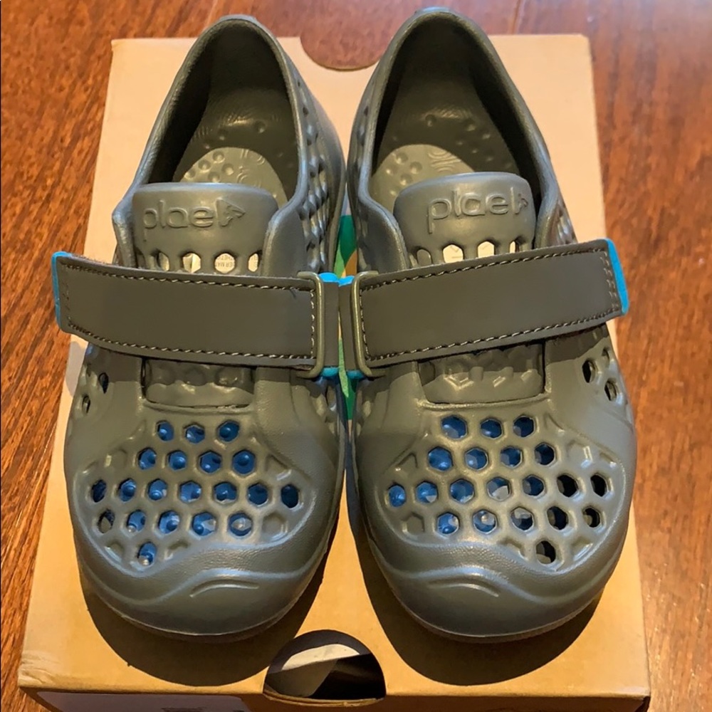 NEW PLAE shoes - Picture 2 of 6
